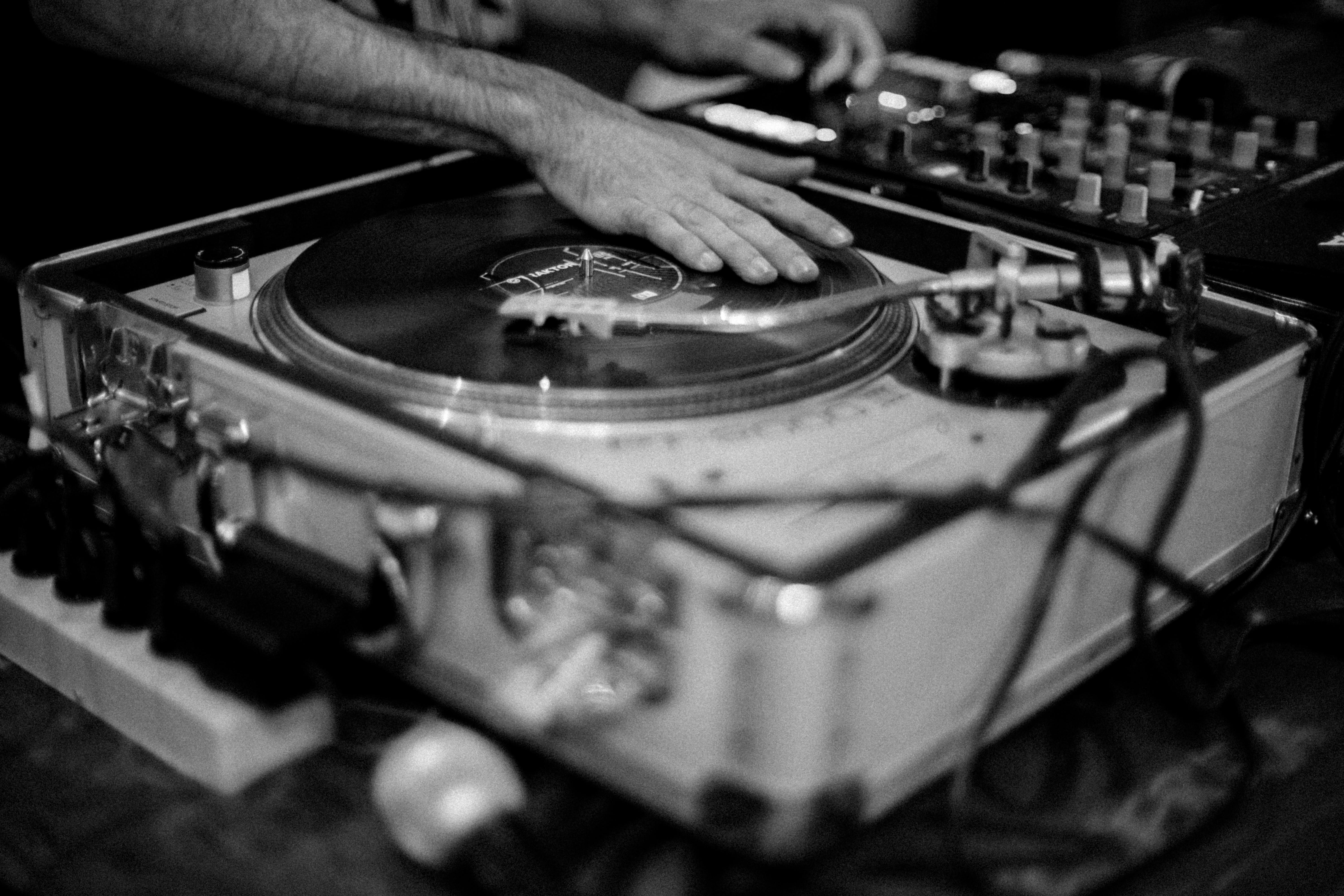 Scratching only turntable
